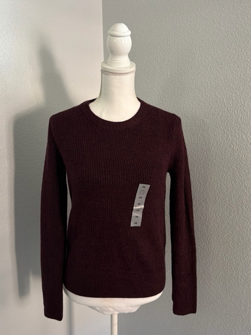 Old Navy Crewneck Sweater in Burgundy